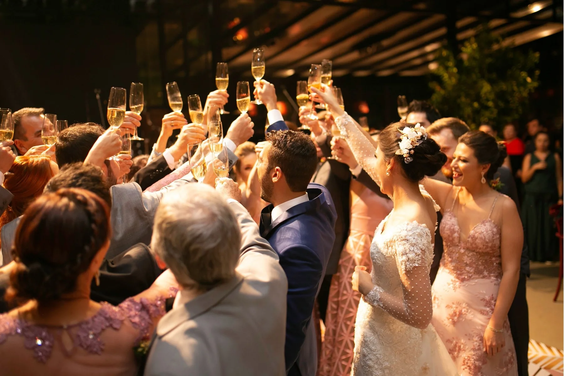 Wedding guest transport planning and pre-booked event taxi service